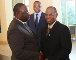 Sidy Lamine Niasse à Macky Sall : « Vos médias montrent, les nôtres démontrent » Sidy Lamine Niasse à Macky Sall : « Vos médias montrent, les nôtres démontrent »