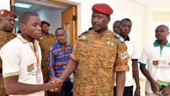 Zida lève la suspension de la Constitution Zida lève la suspension de la Constitution