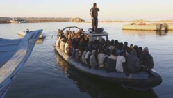 Près de 800 migrants secourus dans les eaux libyennes