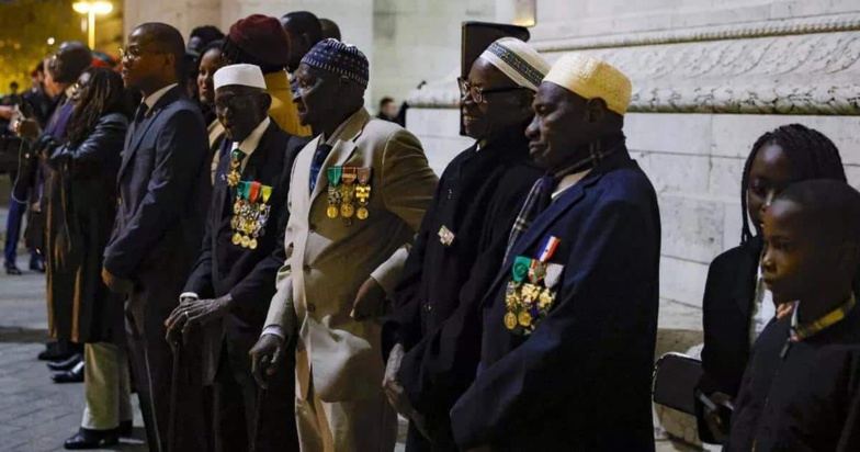 Neuf anciens tirailleurs reçus à l’Élysée avant leur retour au Sénégal Neuf anciens tirailleurs reçus à l’Élysée avant leur retour au Sénégal