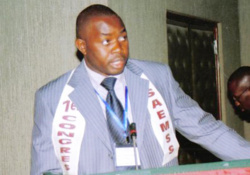 AGRESSION D'UN INSTITUTEUR A CHEIKH TOURE: le Grand cadre des syndicats d'enseignants va porter plainte contre le parent d'élève. AGRESSION D'UN INSTITUTEUR A CHEIKH TOURE: le Grand cadre des syndicats d'enseignants va porter plainte contre le parent d'élève.