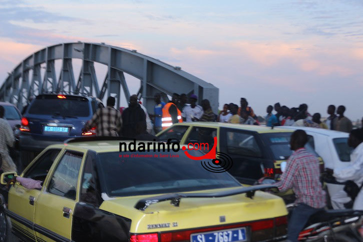 ACCIDENT À L’ENTRÉE DU PONT FAIDHERBE :  un particulier et un taxi se tamponnent (Photos)