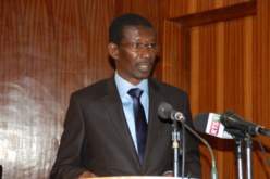 Mary Teuw Niane conseille aux étudiants de rechercher le savoir, sans relâche Mary Teuw Niane conseille aux étudiants de rechercher le savoir, sans relâche