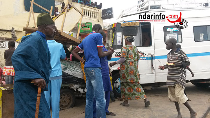 DRAME A GUET-NDAR : un car fonce sur une tente et blesse gravement une dame.