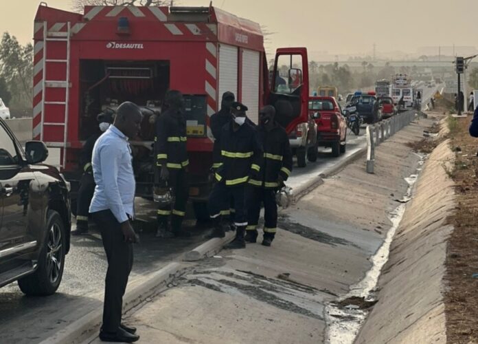 Une collision entre un camion et un transport en commun fait 3 morts et 5 blessés Une collision entre un camion et un transport en commun fait 3 morts et 5 blessés
