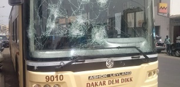Manifestations à Mbour: deux bus incendiés. DDK suspend ses dessertes Manifestations à Mbour: deux bus incendiés. DDK suspend ses dessertes
