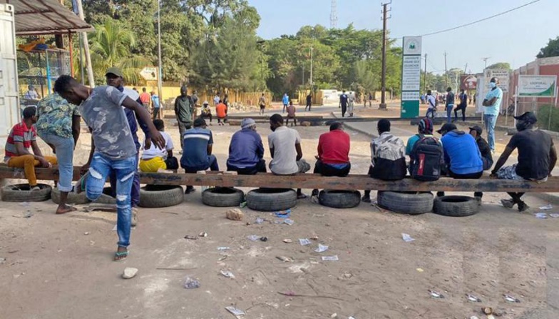 Ziguinchor: le blocus au domicile de Sonko pas encore levé, FDS et jeunes au repos après des heures d'hostilités Ziguinchor: le blocus au domicile de Sonko pas encore levé, FDS et jeunes au repos après des heures d'hostilités