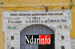 SAINT-LOUIS:  Le professeur d’anglais homo et maitre-chanteur écope d’un mois de prison ferme SAINT-LOUIS:  Le professeur d’anglais homo et maitre-chanteur écope d’un mois de prison ferme