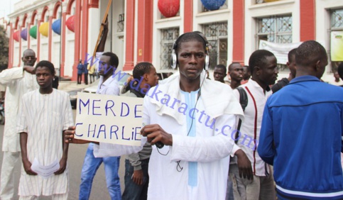 DAKAR: Grosse colère et grande marche contre la dernière caricature CHARLIE HEBDO