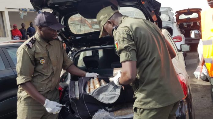 Saisie de 1.036 kilos de cocaïne : 12 des 20 personnes inculpées envoyées devant la Chambre criminelle Saisie de 1.036 kilos de cocaïne : 12 des 20 personnes inculpées envoyées devant la Chambre criminelle