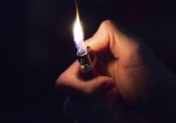 Thiès: Une jeune fille tente de s’immoler Thiès: Une jeune fille tente de s’immoler