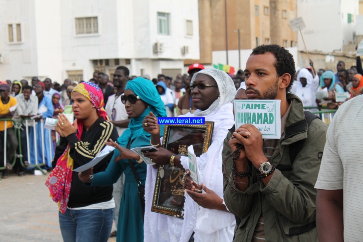 Photos-Des milliers de musulmans rassemblés à Dakar pour dénoncer les caricatures de Carlie Hebdo