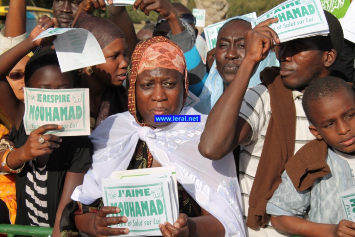 Photos-Des milliers de musulmans rassemblés à Dakar pour dénoncer les caricatures de Carlie Hebdo