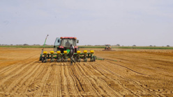 GROGNE DES TRAVAILLEURS DE SENHUILE: la direction parle de "départs négociés" et non de "licenciements". GROGNE DES TRAVAILLEURS DE SENHUILE: la direction parle de "départs négociés" et non de "licenciements".