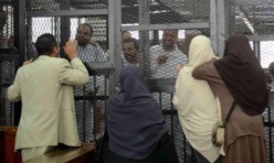 AFP/Archives Des familles visitent des membres des Frères musulmans avant le début de leur procès au tribunal de Turah, près du Caire, le 3 février 2014 en Egypte AFP/Archives