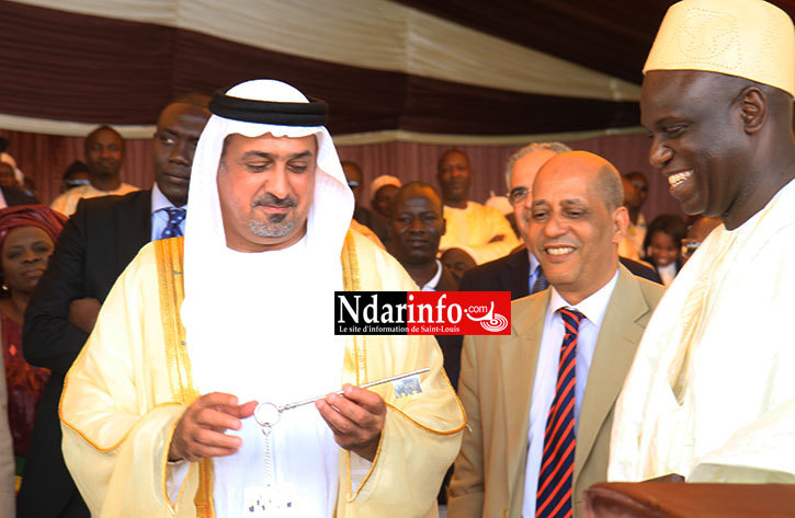 La clef de la ville remise à l'Emir par le Maire La clef de la ville remise à l'Emir par le Maire