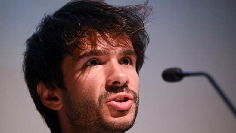 Urgent : Me Juan Branco se présente à la conférence de presse des avocats de Sonko à Dakar Urgent : Me Juan Branco se présente à la conférence de presse des avocats de Sonko à Dakar