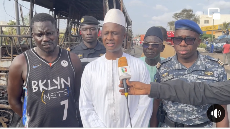 Jet de cocktail molotov sur un bus AFTU à Yarakh: le ministre de l’Intérieur parle "d’attentat terroriste" Jet de cocktail molotov sur un bus AFTU à Yarakh: le ministre de l’Intérieur parle "d’attentat terroriste"