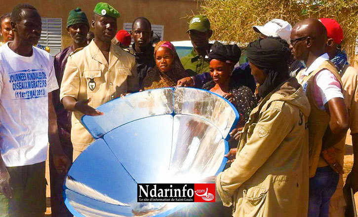 Le Capitaine NIANG  avec des populations locales