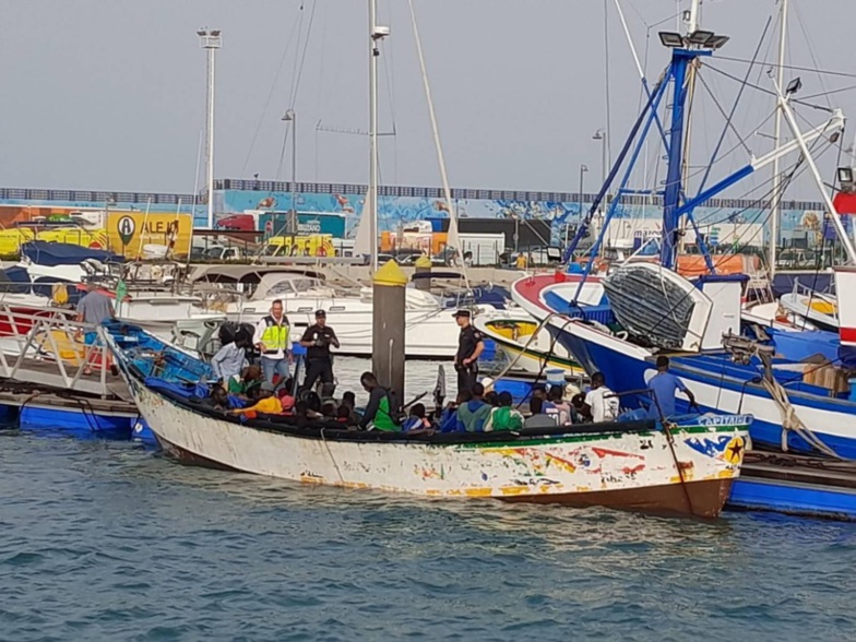 Plus de 200 migrants en provenance du Sénégal ont accosté sur les côtes espagnoles entre jeudi et vendredi Plus de 200 migrants en provenance du Sénégal ont accosté sur les côtes espagnoles entre jeudi et vendredi
