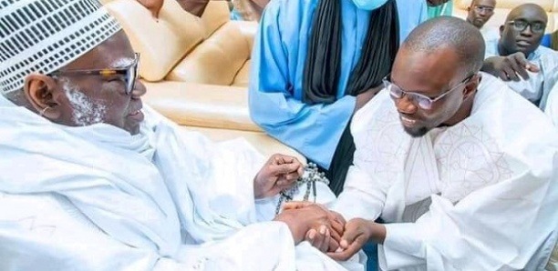 Serigne Mountakha transmet sa bénédiction et une commission à Ousmane SONKO Serigne Mountakha transmet sa bénédiction et une commission à Ousmane SONKO