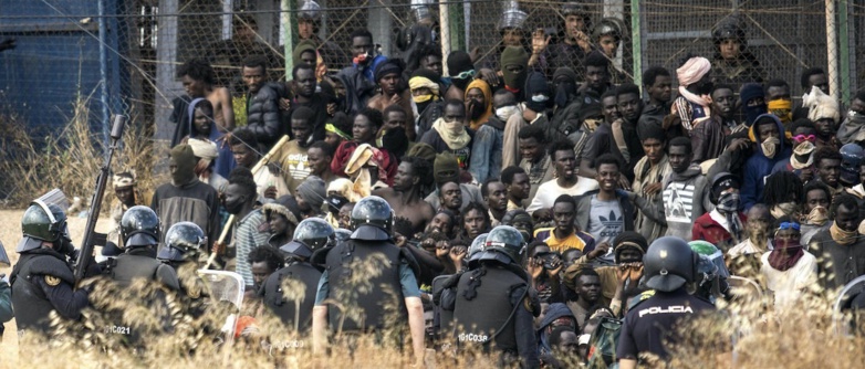 Partis du Sénégal, 170 migrants bloqués entre l'Espagne et la Mauritanie Partis du Sénégal, 170 migrants bloqués entre l'Espagne et la Mauritanie