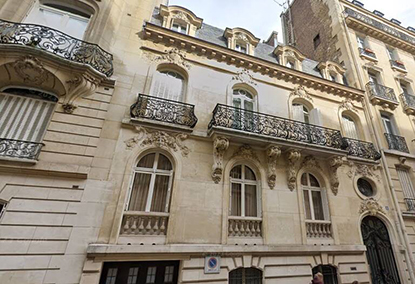 Au 8 rue Edmond-Valentin, dans le VIIe arrondissement de Paris. Libération/Google Streetview Au 8 rue Edmond-Valentin, dans le VIIe arrondissement de Paris. Libération/Google Streetview