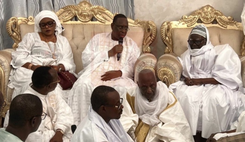 TOUBA : Macky fait ses adieux à Serigne Mountakha TOUBA : Macky fait ses adieux à Serigne Mountakha