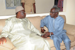 KOLDA: Macky Sall présente ses condoléances à Bécaye Diop KOLDA: Macky Sall présente ses condoléances à Bécaye Diop