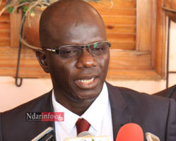 WADE : UN SÉNILE AUX ABOIS. WADE : UN SÉNILE AUX ABOIS.