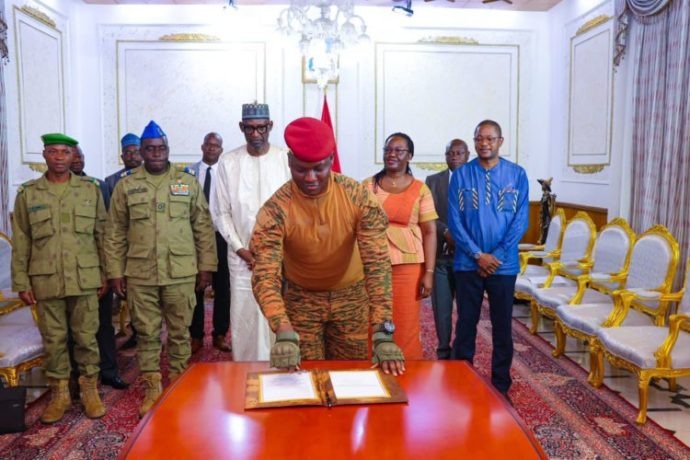 Coopération militaire : le Burkina Faso, le Mali et le Niger signent la Charte du Liptako-Gourma