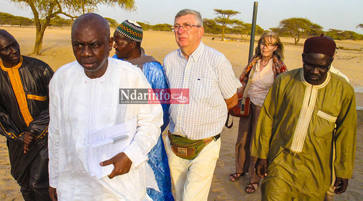 Visite du CEM de TABA DAR SALAM avec les autorités éducatives et politiques locales.