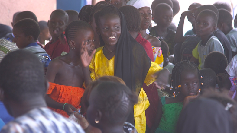 "Ubi Tay, Jang Tey" : la contribution des GDS remise à 14 écoles de sa zone "Ubi Tay, Jang Tey" : la contribution des GDS remise à 14 écoles de sa zone