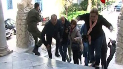 "On a peur qu'ils viennent d'un coup et qu'ils nous tuent" "On a peur qu'ils viennent d'un coup et qu'ils nous tuent"