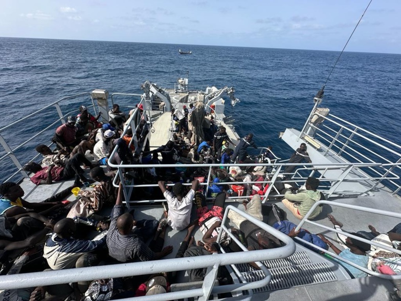 Migration irrégulière : 26 pirogues interceptées et 4471 migrants débarqués par la marine en octobre