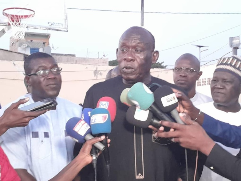 Saint-Louis : Baba Tandian offre des panneaux neufs au stadium Joseph Gaye Saint-Louis : Baba Tandian offre des panneaux neufs au stadium Joseph Gaye