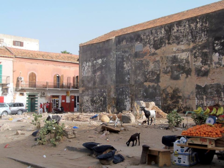  ARRÊT SUR IMAGE : Cette place à tout faire ... 
