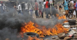 Guinée: Conakry paralysée par de violentes manifestations Guinée: Conakry paralysée par de violentes manifestations