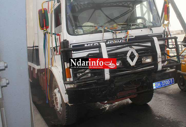 CALVAIRE SUR LE PONT : En panne, un camion frigo bloque la circulation.