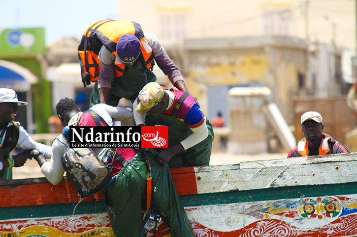 ( Photos) UN PÊCHEUR TOMBE EN PLEINE MANŒUVRE : l’opération de sauvetage se déclenche.