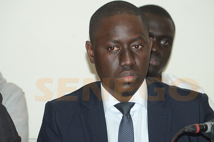Assemblée : Le chef de cabinet de Pape M. Ndour poursuivi dans les rues avec sa mallette d’argent Assemblée : Le chef de cabinet de Pape M. Ndour poursuivi dans les rues avec sa mallette d’argent