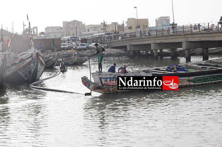 ALERTE : les piroguiers heurtent la conduite d’eau de Guet-Ndar (photos) ALERTE : les piroguiers heurtent la conduite d’eau de Guet-Ndar (photos)