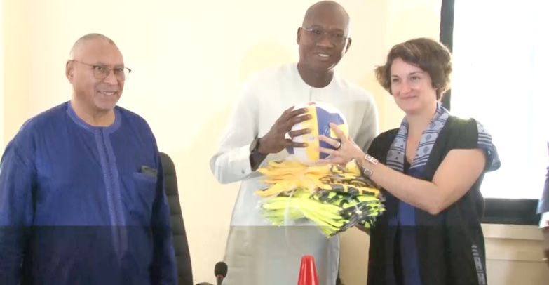 L'UGB reçoit un important lot d'équipements sportifs de la GIZ L'UGB reçoit un important lot d'équipements sportifs de la GIZ