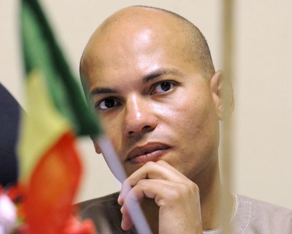 Karim Wade n'a perdu sa nationalité française qu'hier par décret du Premier ministre publié ce mercredi au Journal officiel Karim Wade n'a perdu sa nationalité française qu'hier par décret du Premier ministre publié ce mercredi au Journal officiel