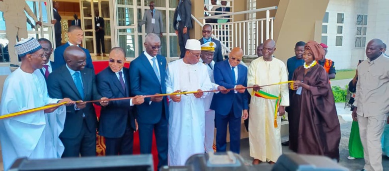 Direct - Saint-Louis : Macky SALL inaugure l'agence Auxiliaire de la Bceao (photos) Direct - Saint-Louis : Macky SALL inaugure l'agence Auxiliaire de la Bceao (photos)