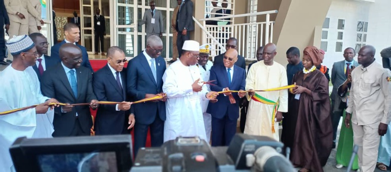 Direct - Saint-Louis : Macky SALL inaugure l'agence Auxiliaire de la Bceao (photos) Direct - Saint-Louis : Macky SALL inaugure l'agence Auxiliaire de la Bceao (photos)