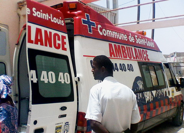 UNE AMBULANCE REMISE AU POSTE DE SANTÉ DE PIKINE : Mbaye NDIAYE marque sa satisfaction.