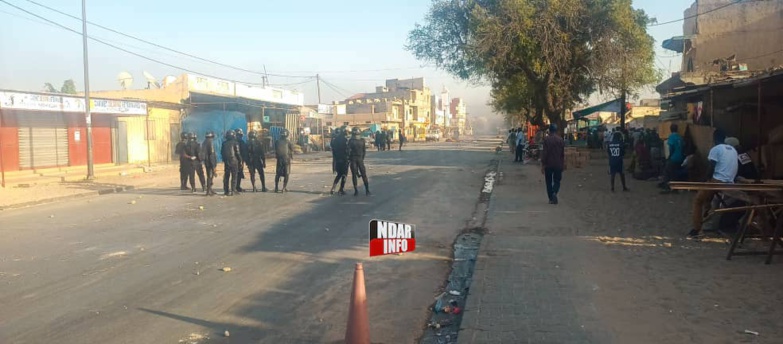 Report de la présidentielle : à Saint-Louis, des affrontements éclatent entre manifestants et forces de l’ordre Report de la présidentielle : à Saint-Louis, des affrontements éclatent entre manifestants et forces de l’ordre