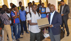 UN ETUDIANT UN ORDINATEUR : la troisième phase lancée à l’Université Gaston Berger de Saint-Louis ! UN ETUDIANT UN ORDINATEUR : la troisième phase lancée à l’Université Gaston Berger de Saint-Louis !