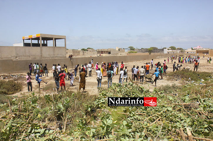 CÉLÉBRATION DE LA JOURNÉE MONDIALE DE L’ENVIRONNEMENT À SAINT-LOUIS: le Contingent 2006/1 nettoie et reboise le CEM de Sor DIAGNE